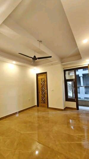 Room in 2 BHK Apartment at Palm Residency Chhatarpur, Chattarpur – for Rent