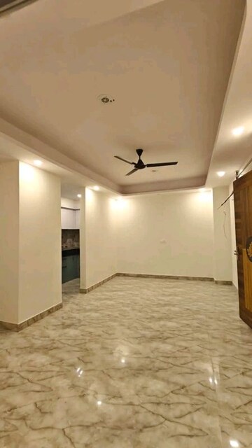 Room in 2 BHK Apartment at Palm Residency Chhatarpur, Chattarpur – for Rent