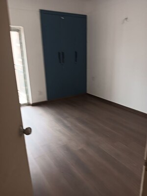 Room in Studio Apartment at Gaur Yamuna City, Gaur Yamuna City – for Sale