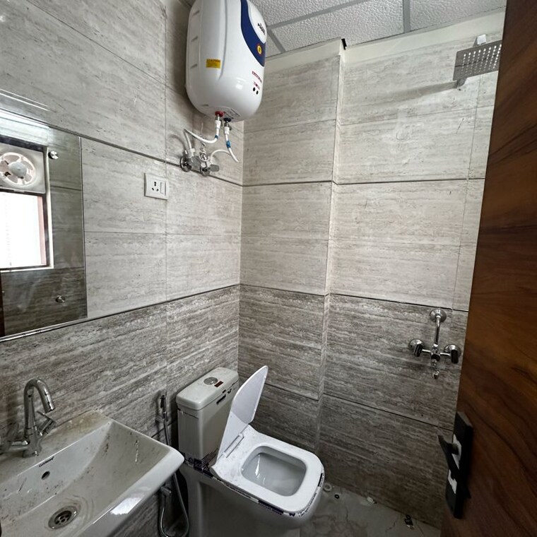 Bathroom, sushant lok i 1 RK 540 Sq.Ft. Builder Floor In Sushant Lok I Gurgaon 10003610
