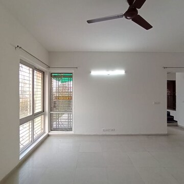 Room in 3.5 BHK Villa at Vatika Signature Villas, Sector 82 – for Rent