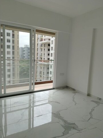 Room in 3 BHK Apartment at Magarpatta Grevillea, Hadapsar – for Sale