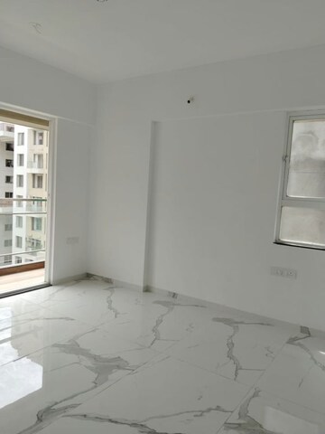 Room in 3 BHK Apartment at Magarpatta Grevillea, Hadapsar – for Sale