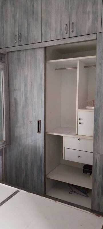 Bathroom in 1.5 BHK Apartment at Sector 10 Greater Noida – for Rent