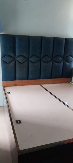 Room in 1.5 BHK Apartment at Sector 10 Greater Noida – for Rent