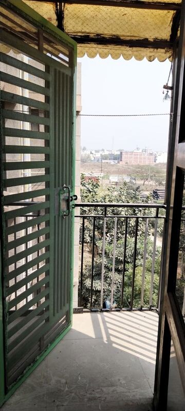Balcony in 1.5 BHK Apartment at Sector 10 Greater Noida – for Rent