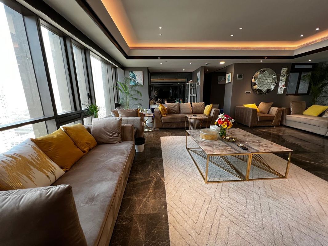5 BHK + Pooja Room Apartment For Rent in Lodha Trump Tower