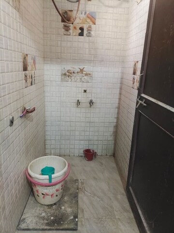 Bathroom in 4 BHK Apartment at Viman Nagar – for Rent