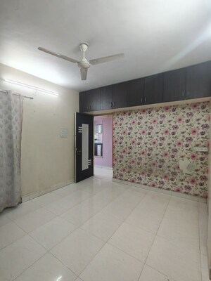Room in 2.5 BHK Apartment at Aeropolis Phase II, Dhanori – for Rent