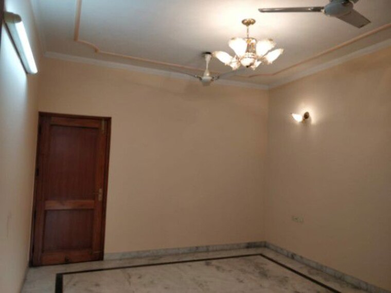 Room, kalkaji 3 Bedroom 200 Sq.Yd. Builder Floor In Kalkaji Delhi 10003785
