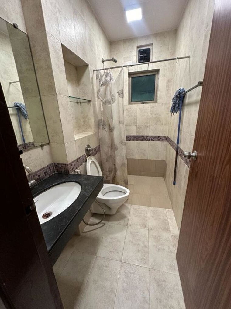 Bathroom, oberoi-realty-splendor 2.5 Bedroom 1330 Sq.Ft. Apartment In Andheri East Mumbai 10003791