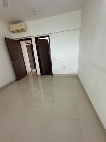 Room in 4 BHK Apartment at DB Woods, Goregaon East – for Rent