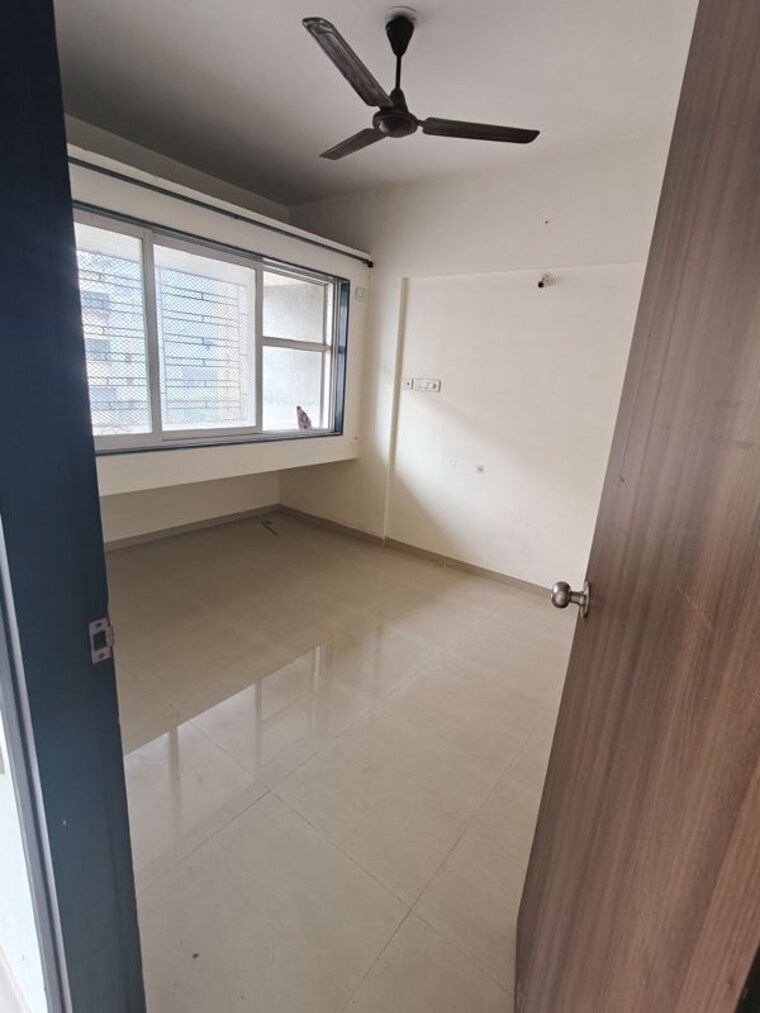 Room, spring-grove-uno-society 1 Bedroom 400 Sq.Ft. Apartment In Kandivali East Mumbai 10003873