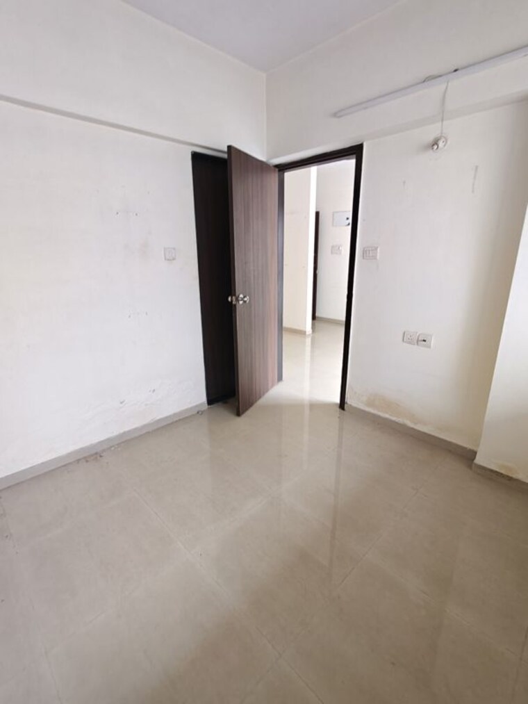 Room, spring-grove-uno-society 1 Bedroom 400 Sq.Ft. Apartment In Kandivali East Mumbai 10003873
