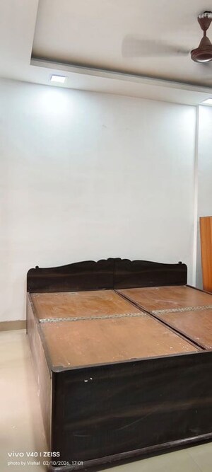 Room in 2 BHK Apartment at Palacia Kingston, Thane West – for Rent