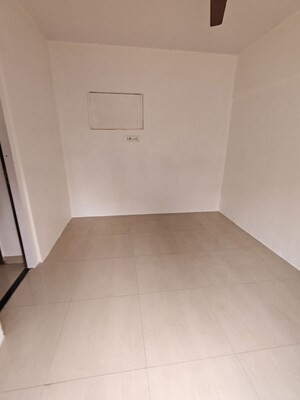 Room in 1 BHK Apartment at Anita Nagar Chs, Kandivali East – for Rent