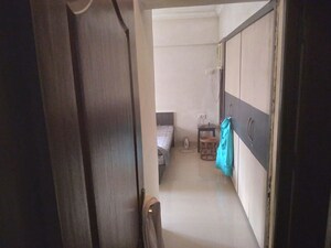 Room in 2 BHK Apartment at Regency Estate, Dombivli East – for Rent