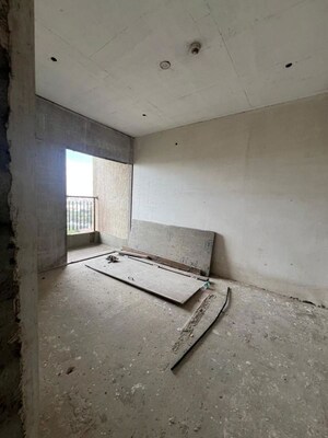 Room in 4 BHK Apartment at Valmark Apas, Hulimavu – for Sale