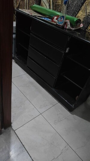 Furnished Amenities in 1 BHK Apartment at Noida Central – for Rent