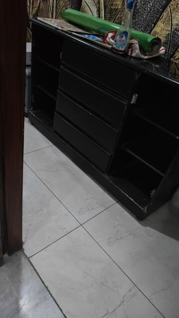 Furnished Amenities in 1 BHK Apartment at Noida Central – for Rent