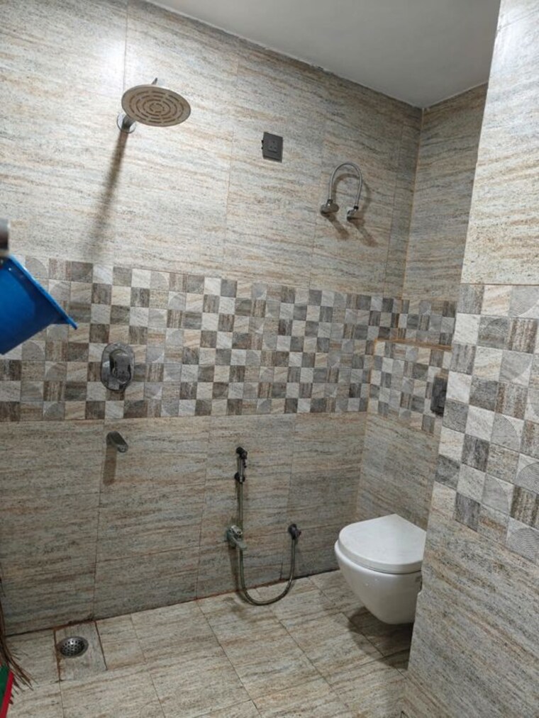 Bathroom, noida central 1 Bedroom 150 Sq.Ft. Apartment In Noida Central Noida 10003910