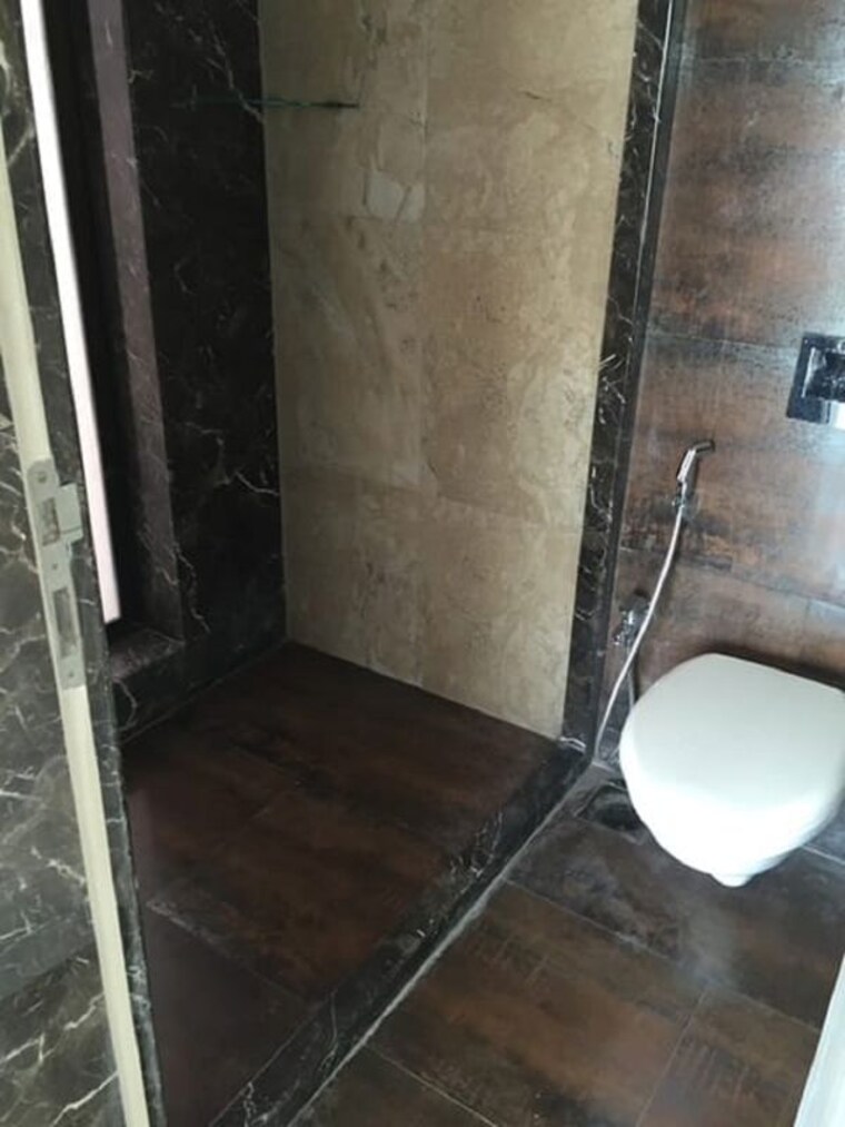 Bathroom, santacruz west 3 Bedroom 1100 Sq.Ft. Apartment In Santacruz West Mumbai 10003976