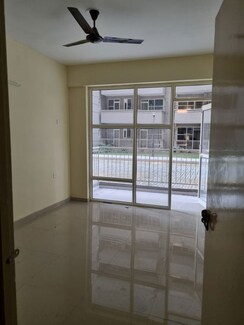 2 BHK + Servant Room Apartment For Rent in Pyramid Elite