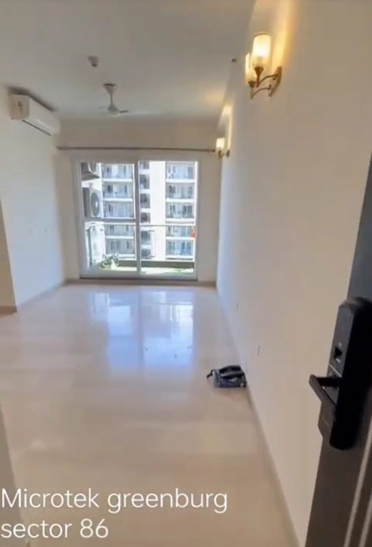 3 BHK + Servant Room Apartment For Rent in Microtek Greenburg