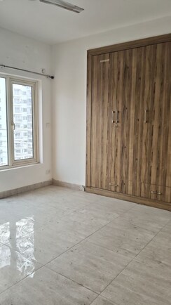 3 BHK + Servant Room Apartment For Rent in Spr Imperial Estate