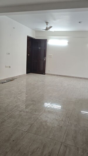 Room in 3 BHK Apartment at Spr Imperial Estate, Sector 82 – for Rent