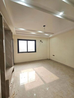 Room in 3 BHK Builder Floor at Sector 57 – for Rent