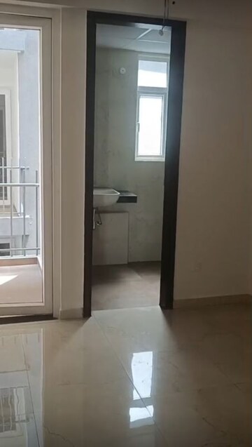 Room in 3.5 BHK Builder Floor at Smart World Gems, Sector 89 – for Rent