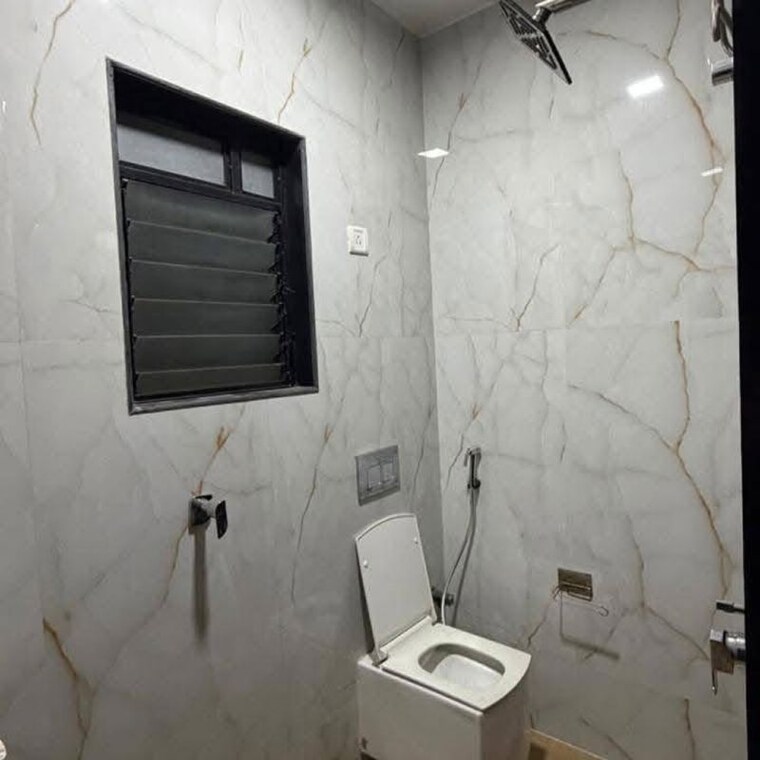 Bathroom, sion 3 Bedroom 1300 Sq.Ft. Apartment In Sion Mumbai 10004423