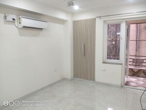 Room in 3 BHK Builder Floor at Sector 57 – for Rent