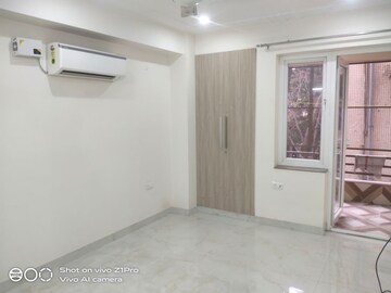 Room in 3 BHK Builder Floor at Sector 57 – for Rent
