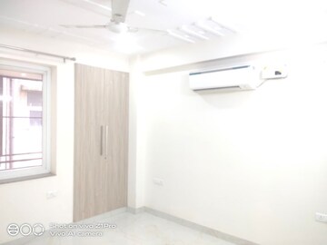Room in 3 BHK Builder Floor at Sector 57 – for Rent