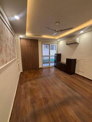 Room in 3 BHK Builder Floor at Sector 57 – for Rent