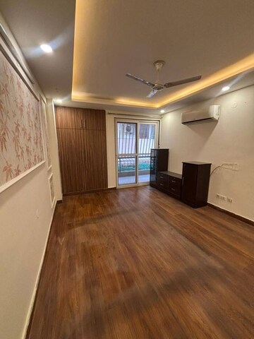 Room in 3 BHK Builder Floor at Sector 57 – for Rent