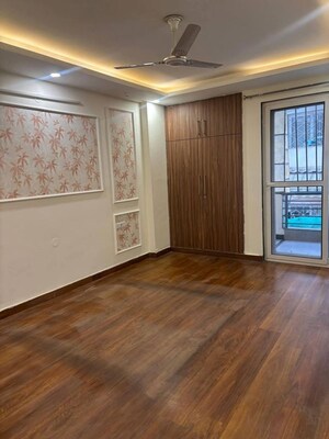 Room in 3 BHK Builder Floor at Sector 57 – for Rent