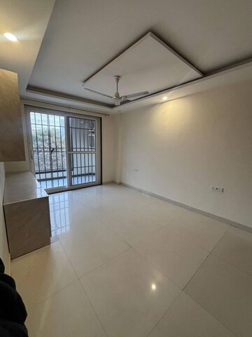 Room in 3 BHK Builder Floor at Sector 57 – for Rent