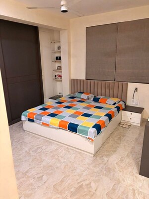 Bedroom in 2 BHK Apartment at Juhu – for Rent