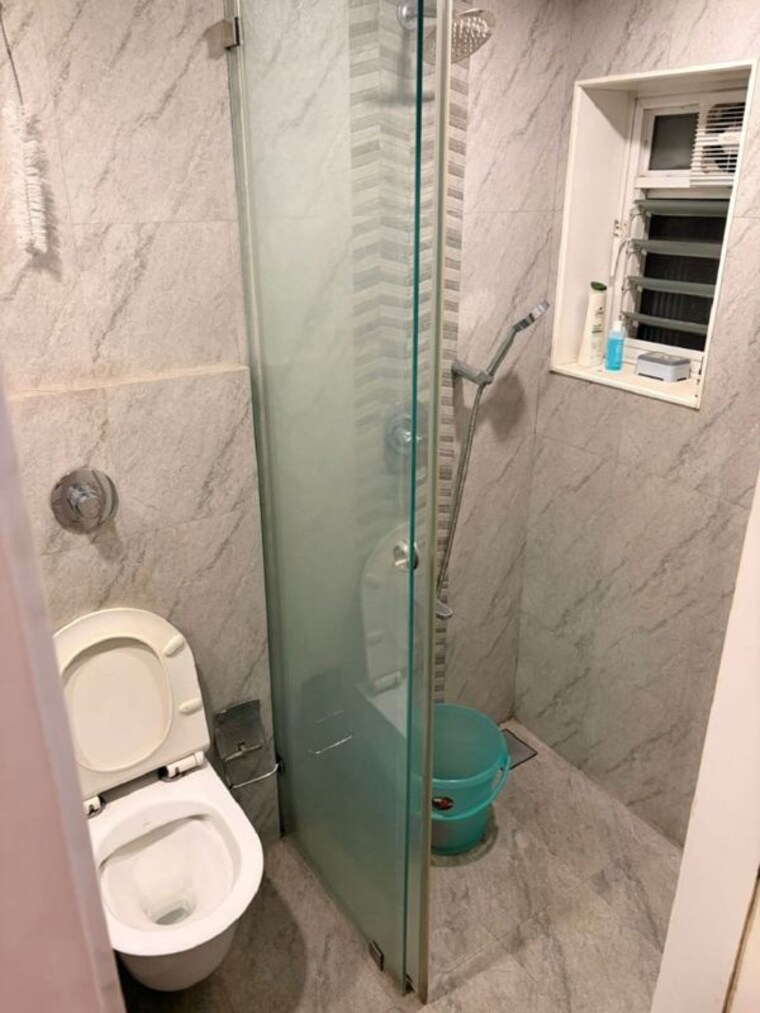 Bathroom, juhu 2 Bedroom 700 Sq.Ft. Apartment In Juhu Mumbai 10004607