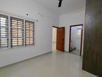 Room in 2 BHK Builder Floor at Koramangala – for Rent