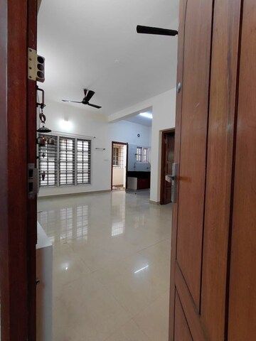 Room in 2 BHK Builder Floor at Koramangala – for Rent