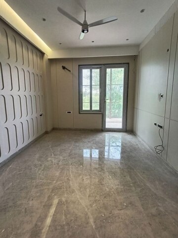 Room in 3 BHK Builder Floor at Sector 56 – for Rent