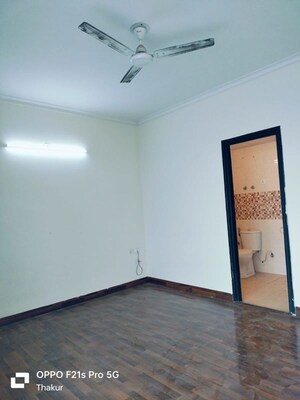 Room in 3 BHK Apartment at JM Florence, Tech Zone 4 Greater Noida – for Rent