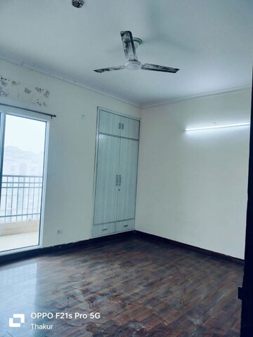 Room in 3 BHK Apartment at JM Florence, Tech Zone 4 Greater Noida – for Rent