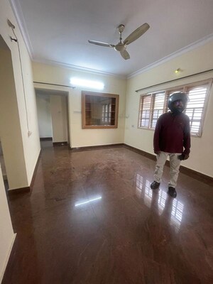 Room in 2 BHK Builder Floor at Koramangala – for Rent