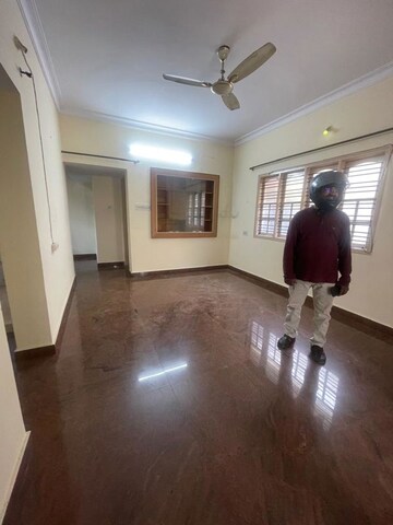 Room in 2 BHK Builder Floor at Koramangala – for Rent