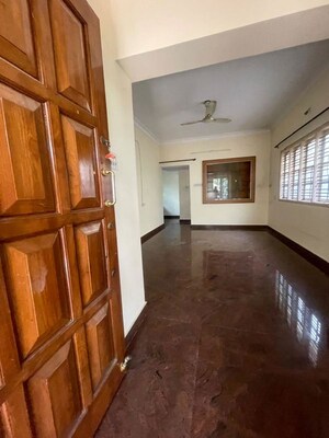 Room in 2 BHK Builder Floor at Koramangala – for Rent